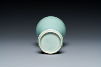 A Chinese monochrome celadon-glazed 'meiping' vase, 19/20th C.