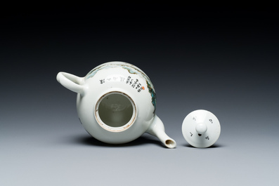 Th&eacute;i&egrave;re couverte en porcelaine de Chine qianjiang cai, sign&eacute;e Wang Xiaoting 汪小亭 , dat&eacute;e 1950