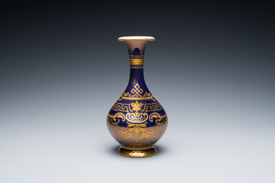 Vase en porcelaine de Vienne au portrait d'une femme, 19&egrave;me