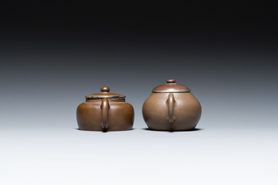 Two Chinese Yixing stoneware teapots and covers with brass mounts, one with Yigong 逸公 seal mark, 19/20th C.