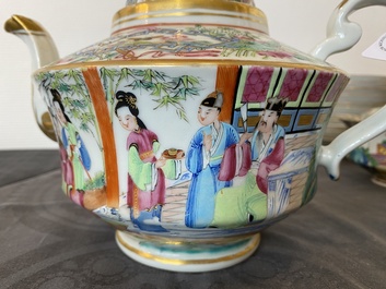 Service &agrave; th&eacute; de 24 pi&egrave;ces en porcelaine de Chine famille rose de Canton, 19&egrave;me