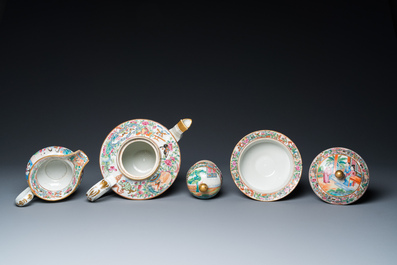 Service &agrave; th&eacute; de 24 pi&egrave;ces en porcelaine de Chine famille rose de Canton, 19&egrave;me