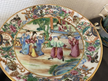 Service &agrave; th&eacute; de 24 pi&egrave;ces en porcelaine de Chine famille rose de Canton, 19&egrave;me