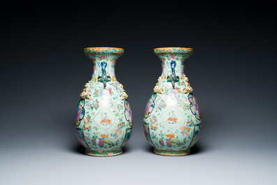 Paire de vases en porcelaine de Chine famille rose de Canton sur fond c&eacute;ladon, 19&egrave;me