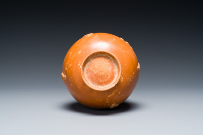 Vase amphorisque romain en sigill&eacute; d&eacute;cor&eacute; de palmettes et d'un frise de texte, Afrique du Nord, 1er/3&egrave;me