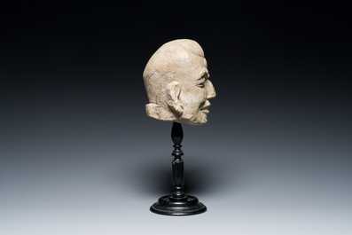 T&ecirc;te d'un Luohan en gr&egrave;s sculpt&eacute;, Chine, Yuan/Ming