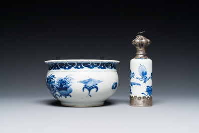 A Chinese blue and white bottle vase, a censer, a bottle and a famille verte plate, Kangxi and later