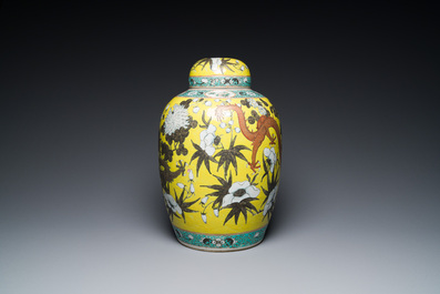 A large Chinese yellow-ground Dayazhai-style 'dragons' jar and cover on gilt bronze stand, 19th C.