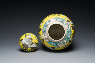 A large Chinese yellow-ground Dayazhai-style 'dragons' jar and cover on gilt bronze stand, 19th C.
