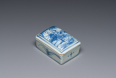 Belle bo&icirc;te &agrave; p&acirc;te couverte de forme rectangulaire en porcelaine de Chine en bleu et blanc, Ming
