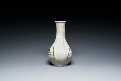 A Korean bottle vase with floral design, Joseon dynasty, 16th C.