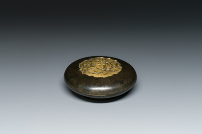 A Chinese parcel-gilt bronze seal paste box and cover, 17th C.
