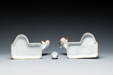 Une collection vari&eacute;e en fa&iuml;ence de Delft en blanc monochrome et en bleu et blanc, 18&egrave;me