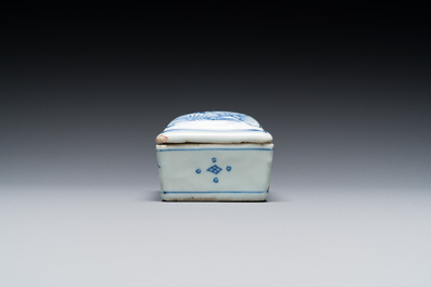 Belle bo&icirc;te &agrave; p&acirc;te couverte de forme rectangulaire en porcelaine de Chine en bleu et blanc, Ming