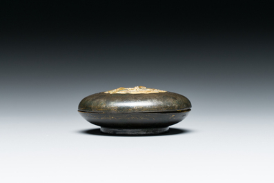 A Chinese parcel-gilt bronze seal paste box and cover, 17th C.
