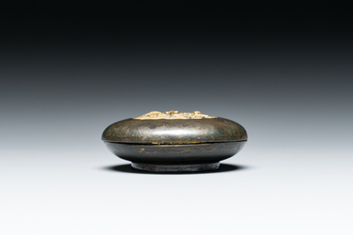 A Chinese parcel-gilt bronze seal paste box and cover, 17th C.
