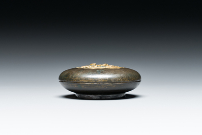 A Chinese parcel-gilt bronze seal paste box and cover, 17th C.