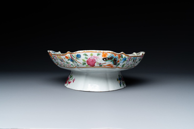 A rare Chinese Canton famille rose tazza depicting a winding stream party, 'liushangqushui' 流觴曲水, 19th C.