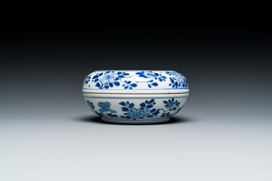 A Chinese blue and white 'antiquities' box and cover, Kangxi