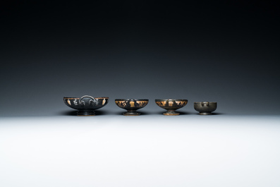 Quatre kylikes et skyphoi grecques, e.a. Apulie (Pouilles) et Daunie, Italie du Sud, ca. 4e si&egrave;cle av. J.-C.