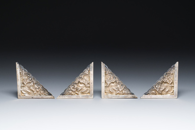 A Chinese silver parasol handle and four corner elements with dragons, 19th C.