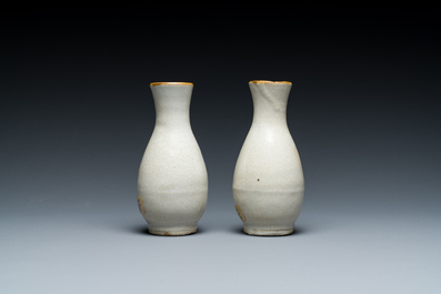 A pair of Chinese crackle-glazed bottle vases, 19th C.