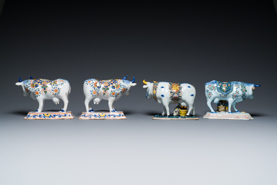 Paire de vaches et deux groupes &agrave; la traite des vaches en fa&iuml;ence polychrome de Delft, 18/19&egrave;me