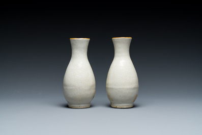 A pair of Chinese crackle-glazed bottle vases, 19th C.