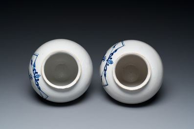 A pair of Dutch Delft blue and white tobacco jars with the royal British coat of arms, late 18th C.