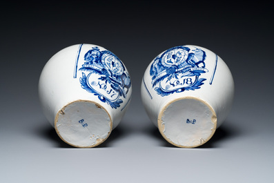 A pair of Dutch Delft blue and white tobacco jars with the royal British coat of arms, late 18th C.