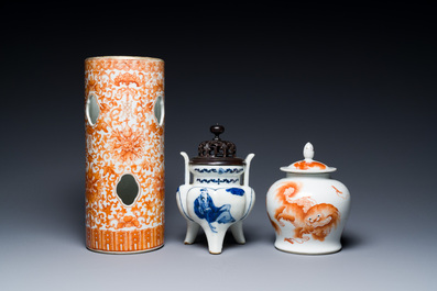 A varied collection of Chinese blue, white, iron-red and famille rose porcelain wares, 19/20th C.