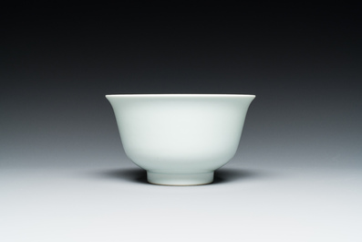 Een Chinese wit-geglazuurde kom, Jiaqing merk en mogelijk periode