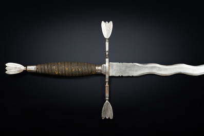Een groot tweehands 'Flamberge' zwaard, wellicht Duitsland, 18e eeuw