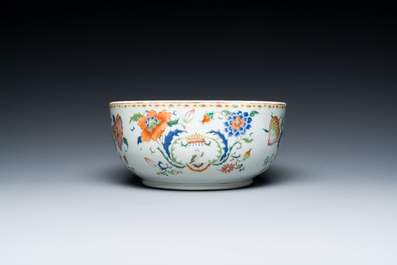 A Chinese famille rose 'Pompadour' bowl, Qianlong, ca. 1745