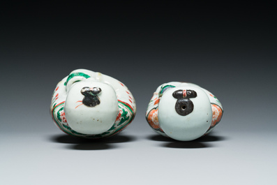 Paire de figures des 'Hehe Er Xian' en porcelaine de Chine famille verte, Kangxi