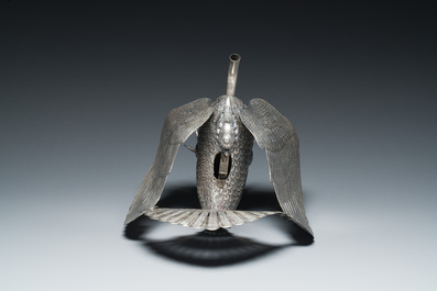 Rare lampe &agrave; huile de type 'blencong' en forme de Garuda en argent pour le th&eacute;&acirc;tre Wayang, Indon&eacute;sie, 19&egrave;me