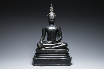 A tall bronze Buddha, Burma (Myanmar), Arakan State, 16/17th C.