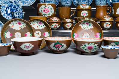 Une collection vari&eacute;e en porcelaine de Chine en bleu et blanc et famille rose, Kangxi et post&eacute;rieur