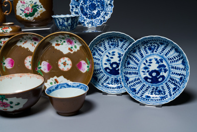 Une collection vari&eacute;e en porcelaine de Chine en bleu et blanc et famille rose, Kangxi et post&eacute;rieur