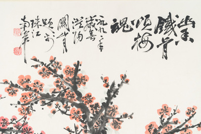 Guan Shanyue 關山月 (1912-2000): 'Pruimenbloesems', inkt en kleur op papier, gedateerd 1992