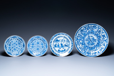 Een Chinese blauw-witte schotel en drie borden, Kangxi/Yongzheng