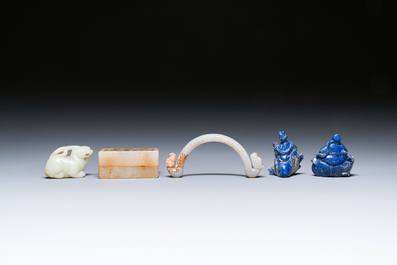 Vijf Chinese snijwerken in jade en lapis lazuli, 19/20e eeuw