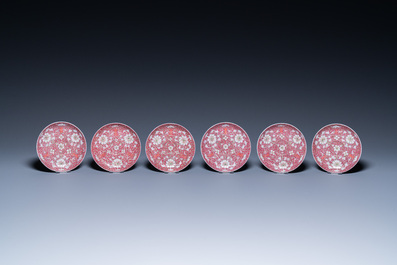 Een Chinees 15-delig theeservies met lotusdecor op paarse fondkleur, Guangxu merk, 20e eeuw