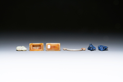 Vijf Chinese snijwerken in jade en lapis lazuli, 19/20e eeuw