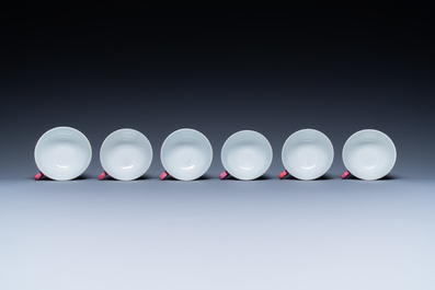 Een Chinees 15-delig theeservies met lotusdecor op paarse fondkleur, Guangxu merk, 20e eeuw