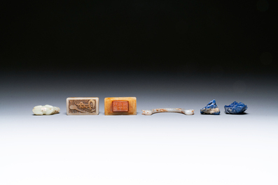 Vijf Chinese snijwerken in jade en lapis lazuli, 19/20e eeuw