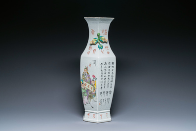 Vase de forme hexagonale en porcelaine de Chine qianjiang cai, sign&eacute; Wang Qi 王琦, 19/20&egrave;me