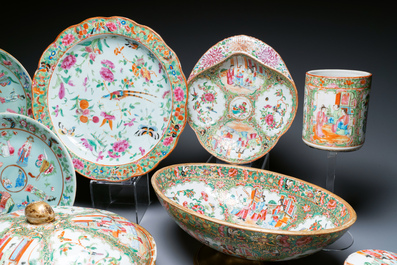 An extensive collection of Chinese Canton famille rose porcelain, 19th C.