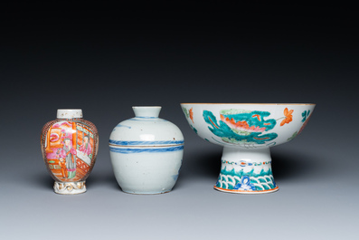 Een diverse collectie Chinees porselein, 18/19e eeuw