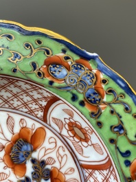 Une coupe et une verseuse en porcelaine de Chine surd&eacute;cor&eacute;es et une th&eacute;i&egrave;re en biscuit &eacute;maill&eacute; verte, Kangxi